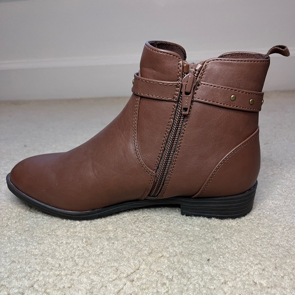 NEW OLD NAVY Girls Faux-Leather Brown Ankle Side Zip Boots Size 4 - Picture 3 of 6